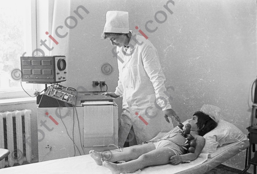 In der Kinderklinik | In the Children&#039;s Hospital - Foto Harder-001_0128Bild019.jpg | foticon.de - Bilddatenbank für Motive aus Geschichte und Kultur